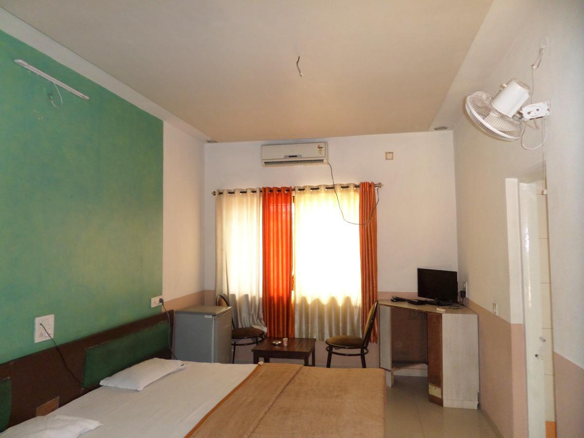 Hotel Ayodhya Nashik Bagian luar foto