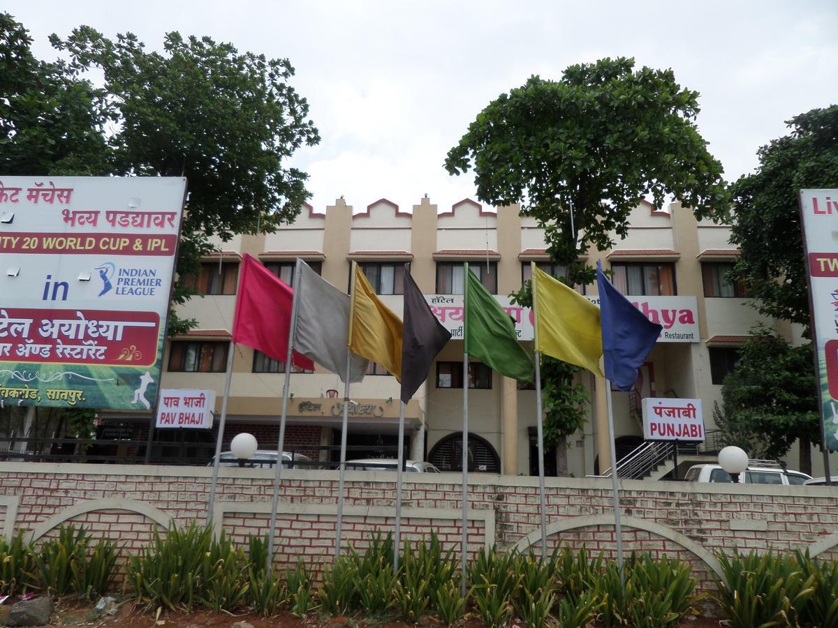 Hotel Ayodhya Nashik Bagian luar foto