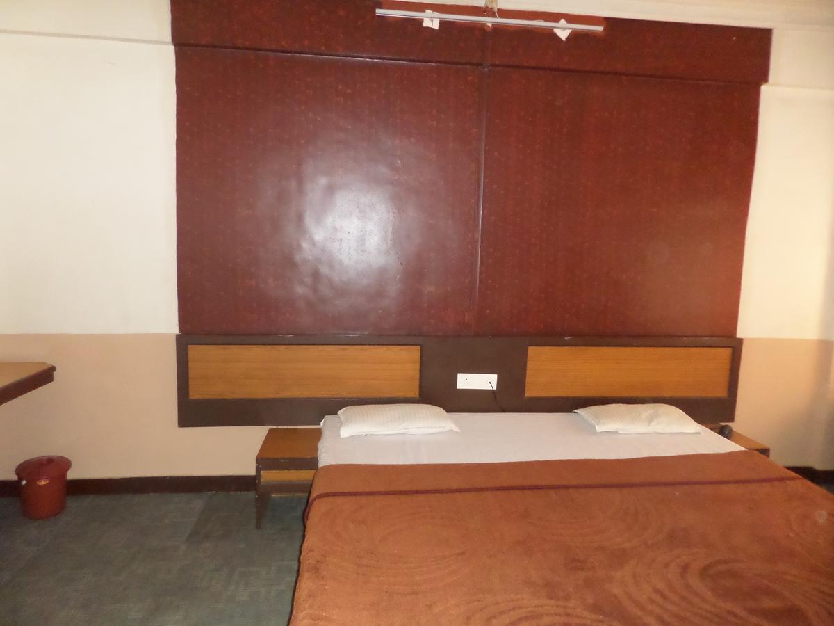 Hotel Ayodhya Nashik Bagian luar foto