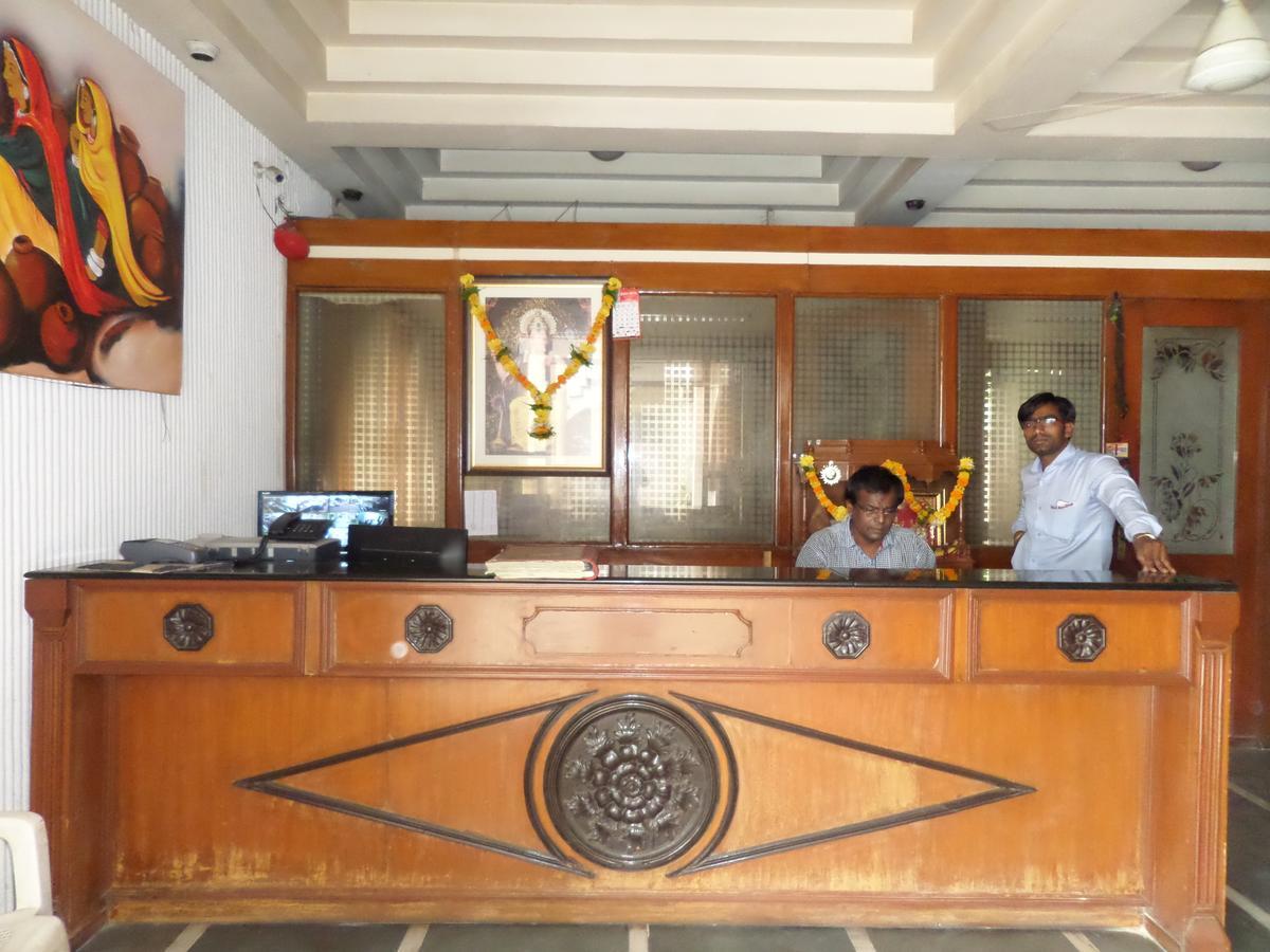 Hotel Ayodhya Nashik Bagian luar foto