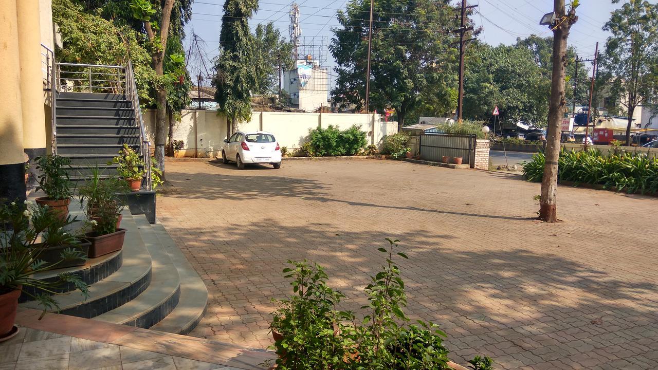 Hotel Ayodhya Nashik Bagian luar foto